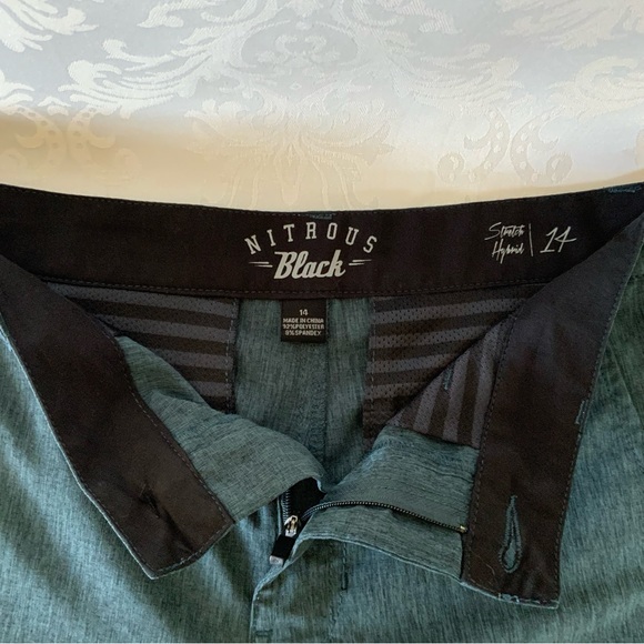 Boys Nitrous Black Brand-Street (Hybrid Style) Shorts SZ (14) - Picture 7 of 8
